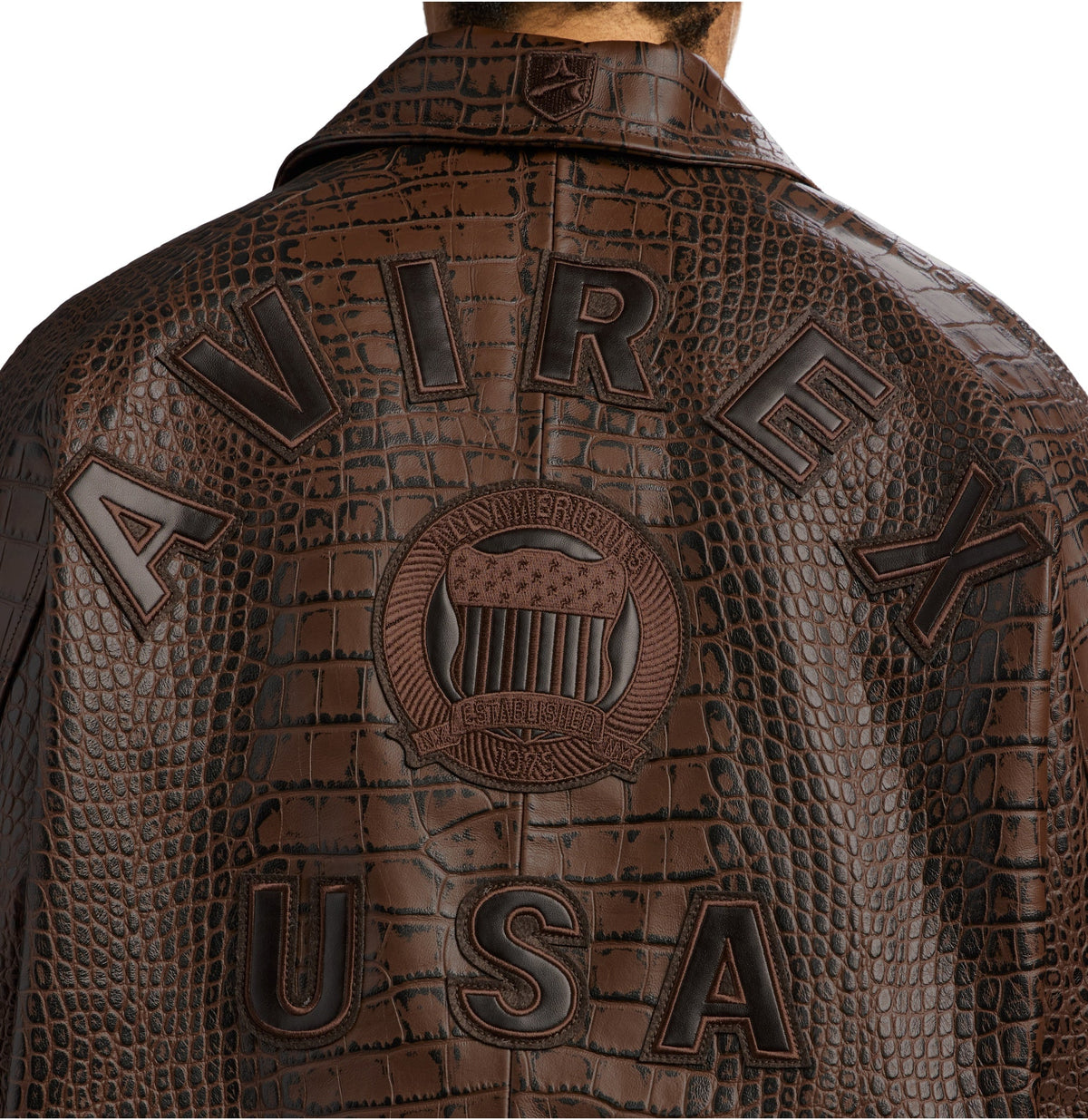 Angled single-welt pocket with crocodile-style texture